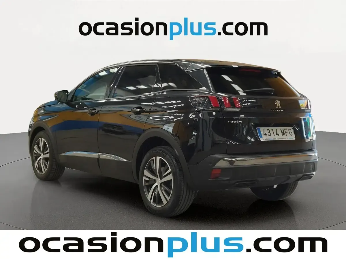 Usado Peugeot 3008 Allure 131 CV (96 kW) 2023 Negro SUV