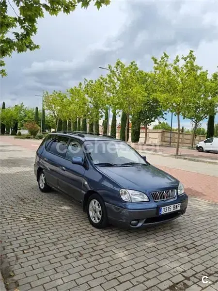 Usado Kia Carens 110 CV (80 kW) 2002 Azul Monovolumen