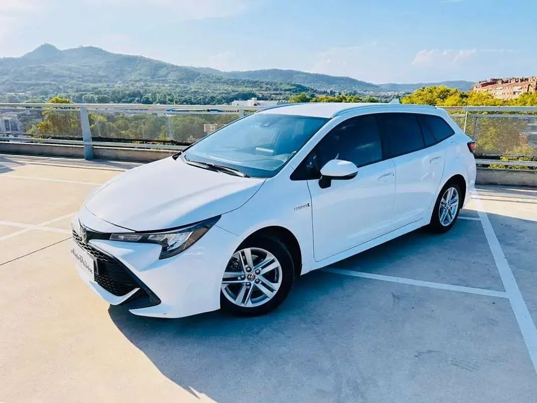 Usado Toyota Corolla Business Edition 122 CV (89 kW) 2021 Blanco Familiar