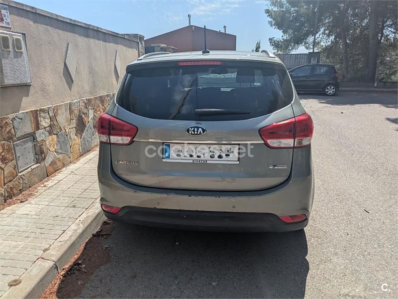 Usado Kia Carens 136 CV (100 kW) 2015 Gris / plata Monovolumen
