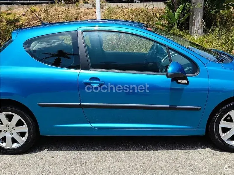 Usado Peugeot 207 110 CV (80 kW) 2007 Azul Berlina