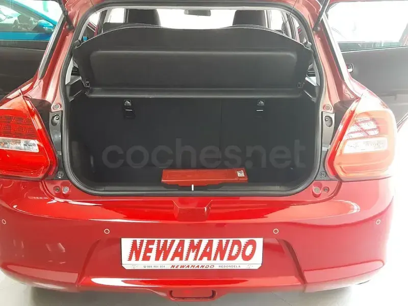 Usado Suzuki Swift 83 CV (61 kW) 2024 Rojo Utilitario