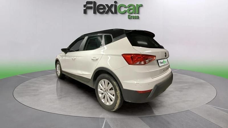Usado Seat Arona Style 110 CV (80 kW) 2021 Blanco SUV