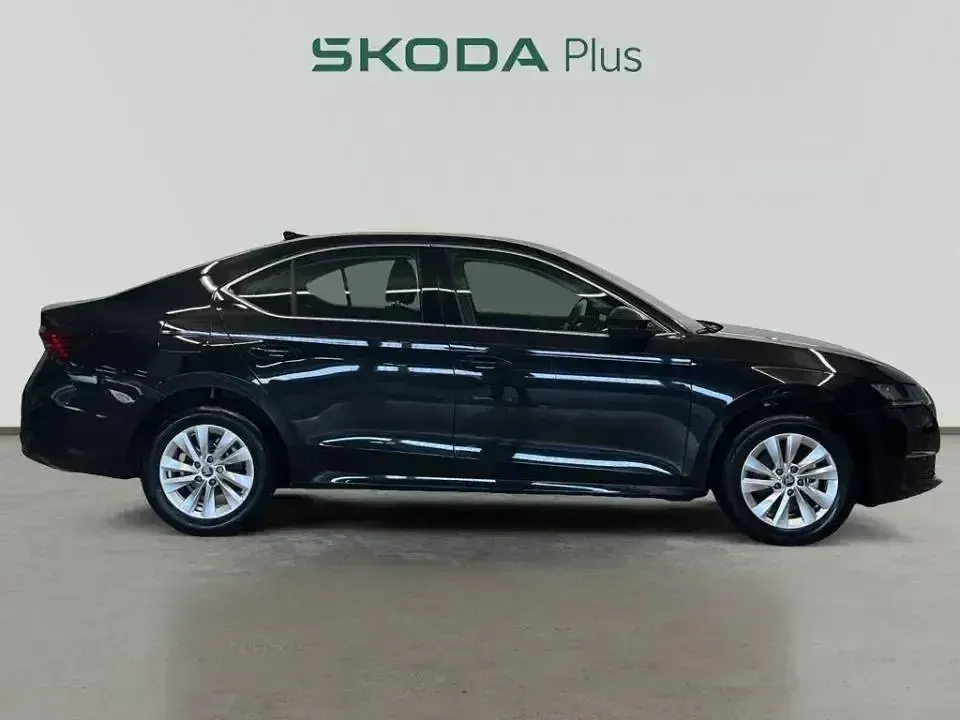 Usado Skoda Octavia Selection 150 CV (110 kW) 2025 Negro Utilitario