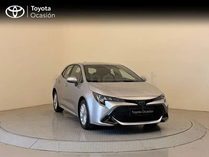 Usado Toyota Corolla Active 140 CV (102 kW) 2025 Gris / plata Berlina