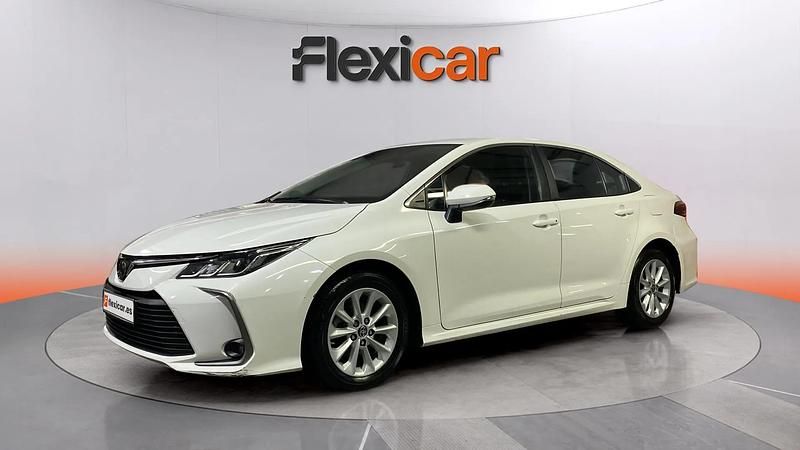Usado Toyota Corolla Sol 110 CV (80 kW) 2023 Blanco Berlina