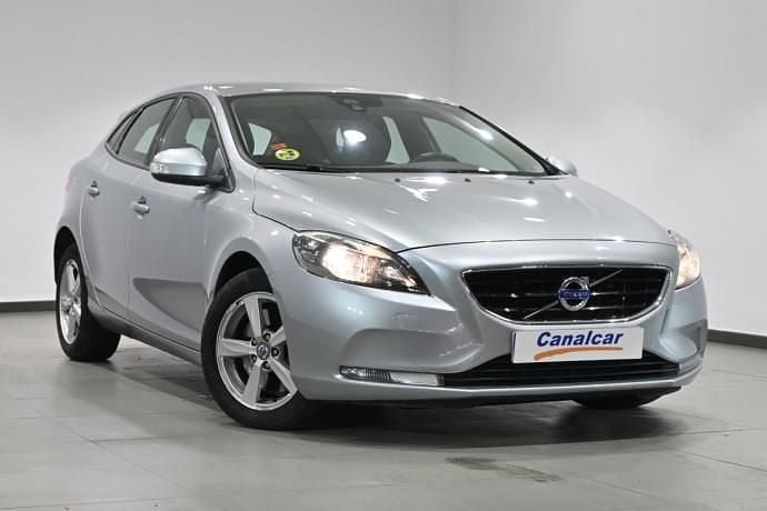 Usado Volvo V40 Kinetic 150 CV (110 kW) 2014 Plateado Utilitario