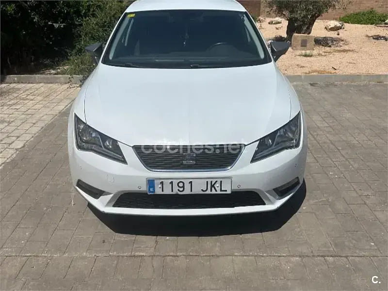 Usado Seat Leon CONNECT 110 CV (80 kW) 2015 Blanco Berlina