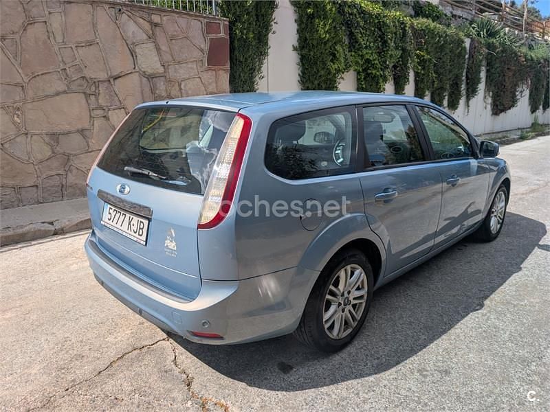 Usado Ford Focus Trend 145 CV (106 kW) 2008 Blanco Familiar