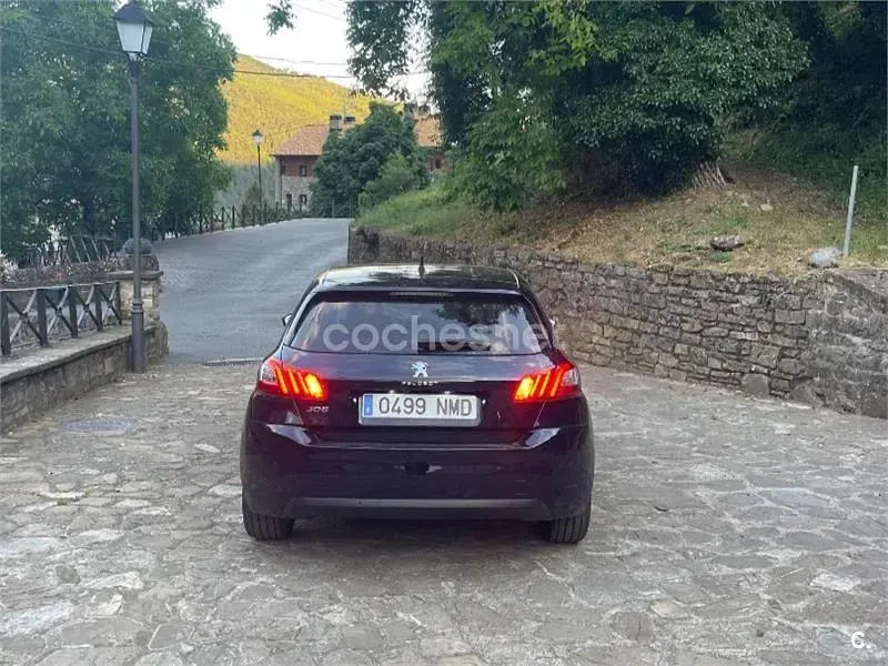 Usado Peugeot 308 Allure 110 CV (80 kW) 2015 Azul Berlina