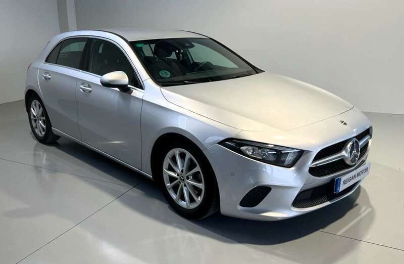 Usado Mercedes A180 116 CV (85 kW) 2019 Plateado Utilitario