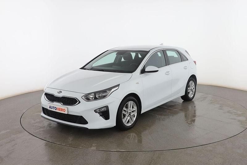 Używany Kia Ceed Active 136 KM (100 kW) 2021 Biały Hatchback