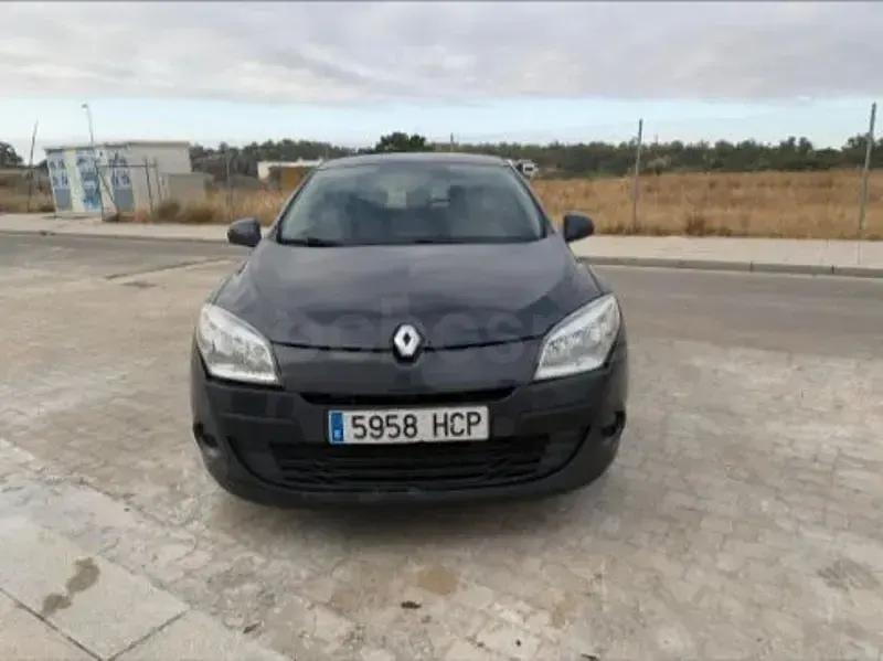 Usado Renault Mégane III Authentique 90 CV (66 kW) 2011 Gris / plata Berlina