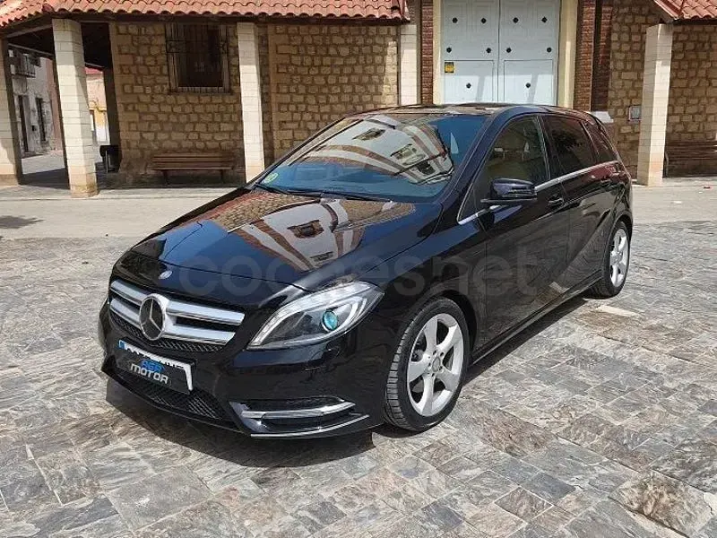 Usado Mercedes B200 136 CV (100 kW) 2014 Negro Utilitario