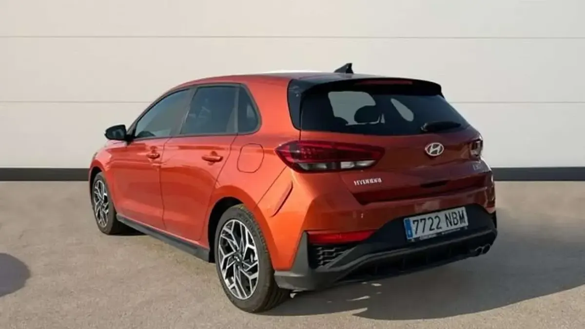 Usado Hyundai i30 N Line 97 CV (71 kW) 2025 Naranja Utilitario