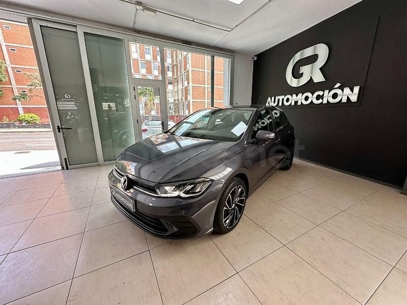 Usado VW Polo 95 CV (69 kW) 2021 Gris / plata Utilitario