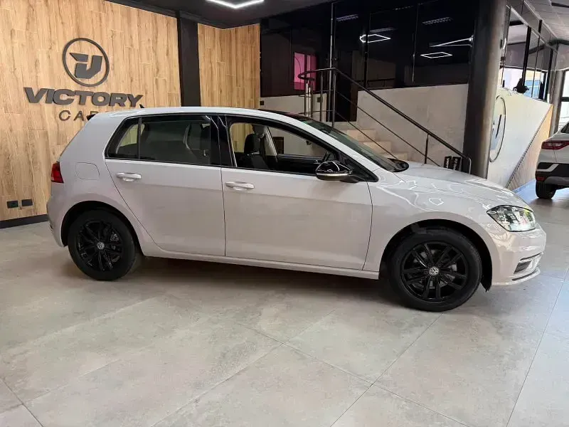 Usado VW Golf VII Advance 110 CV (80 kW) 2017 Gris / plata Familiar