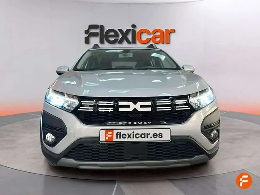 Usado Dacia Sandero Expression 91 CV (66 kW) 2024 Gris Utilitario