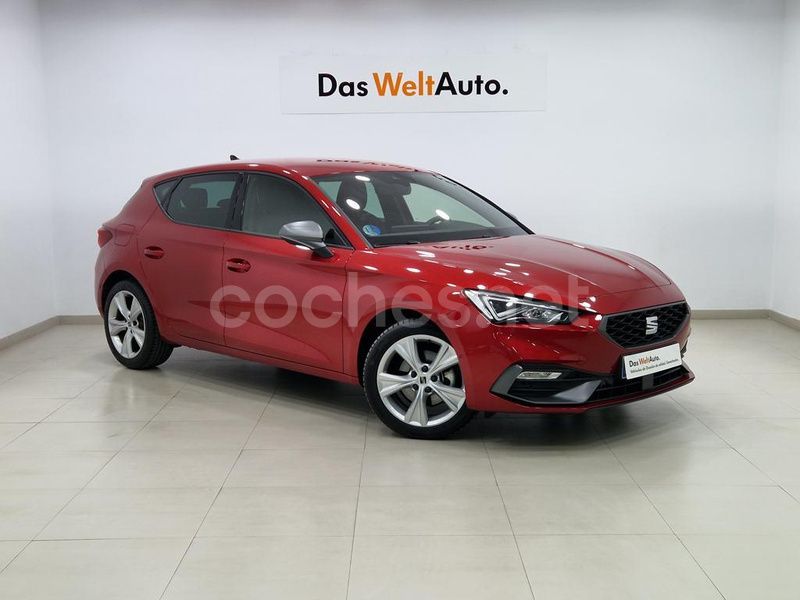 Rojo Nuevo 2024 Seat Leon FR Berlina | 28.900 € (Un poco caro) - Imagen 1/4