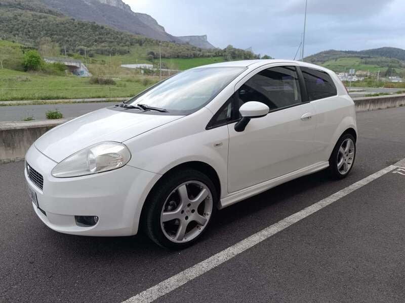 Blanco Usado 2009 Fiat Grande Punto Dynamic Utilitario | 4490 € (Precio justo) - Imagen 1/4