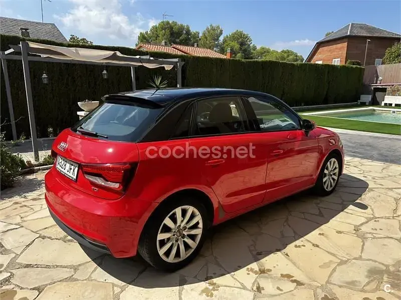 Usado Audi A1 Sportback Attraction 116 CV (85 kW) 2015 Rojo Utilitario