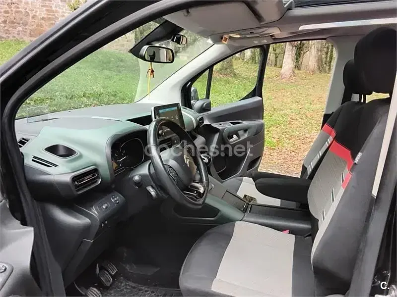 Usado Citroën Berlingo Feel 130 CV (95 kW) 2018 Negro Monovolumen