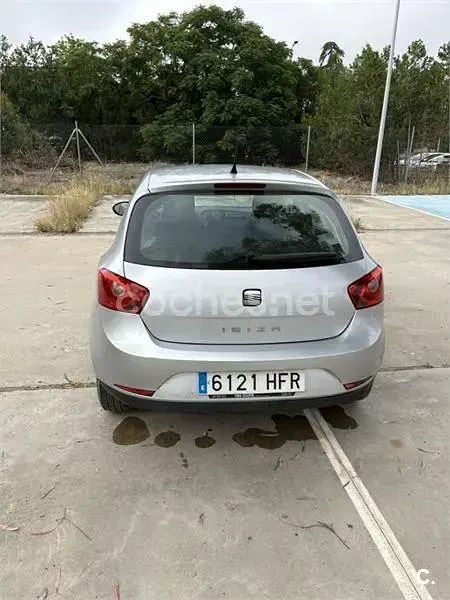 Usado Seat Ibiza Style 85 CV (62 kW) 2011 Gris / plata Berlina