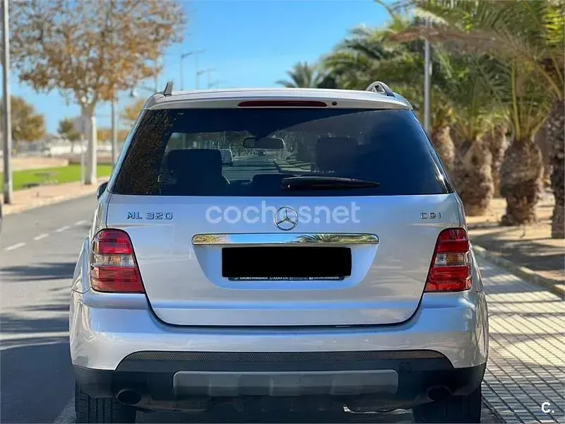Usado Mercedes ML320 224 CV (164 kW) 2006 Gris / plata SUV