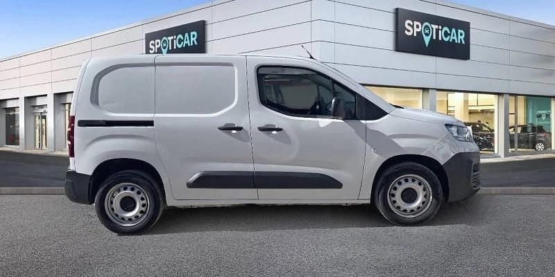 Usado Fiat Doblò S 102 CV (75 kW) 2023 Blanco Monovolumen