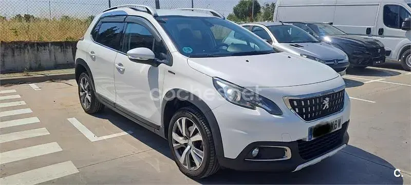 Usado Peugeot 2008 Allure 120 CV (88 kW) 2018 Blanco SUV