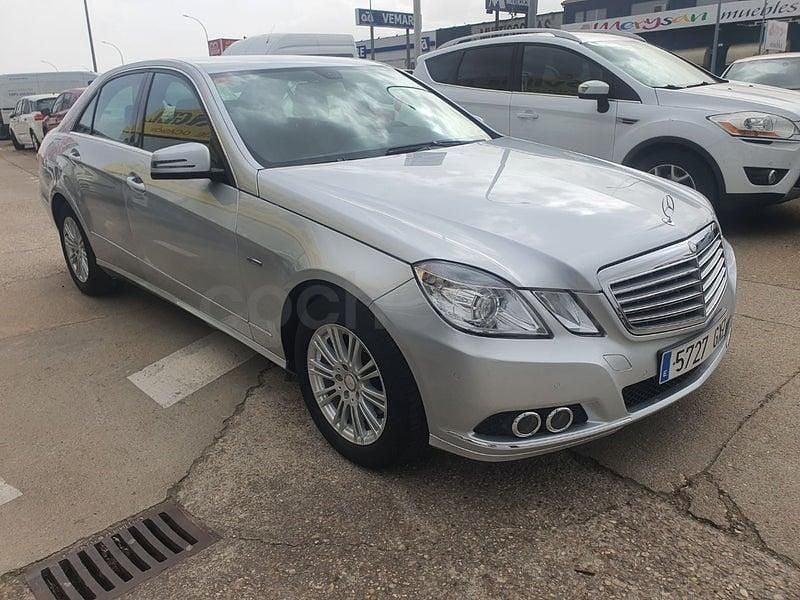 Usado Mercedes E220 Elegance 170 CV (125 kW) 2010 Gris / plata Berlina