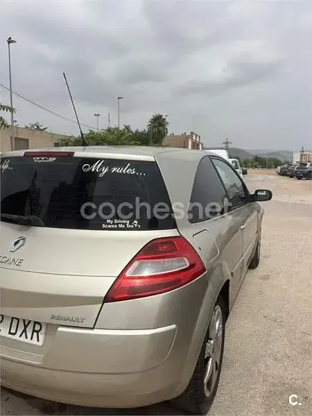 Usado Renault Mégane Dynamique 115 CV (84 kW) 2006 Beige Berlina