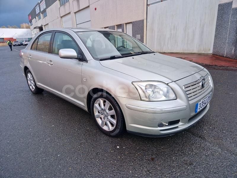 Usado Toyota Avensis Executive 150 CV (110 kW) 2006 Beige Berlina