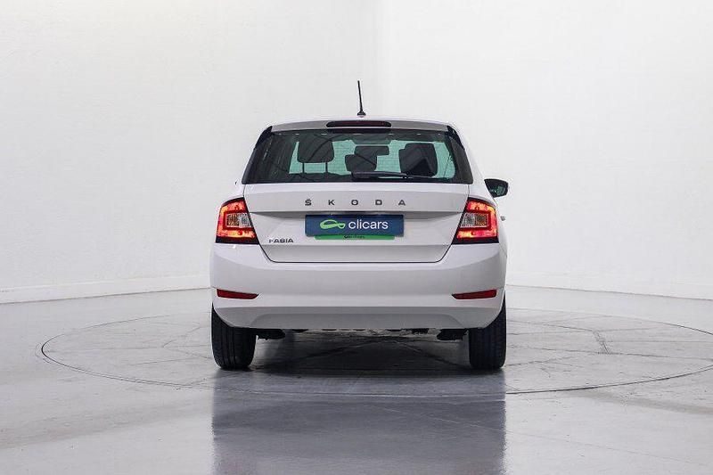 Usado Skoda Fabia 60 CV (44 kW) 2020 Blanco Berlina