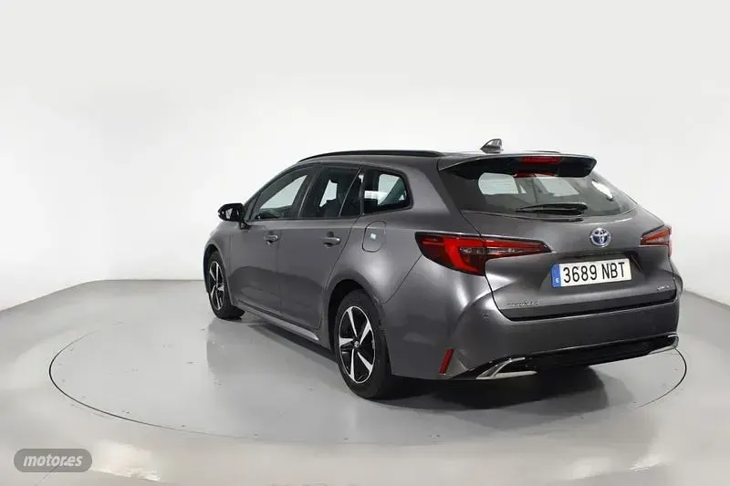 Usado Toyota Corolla Active 140 CV (102 kW) 2025 Gris Familiar