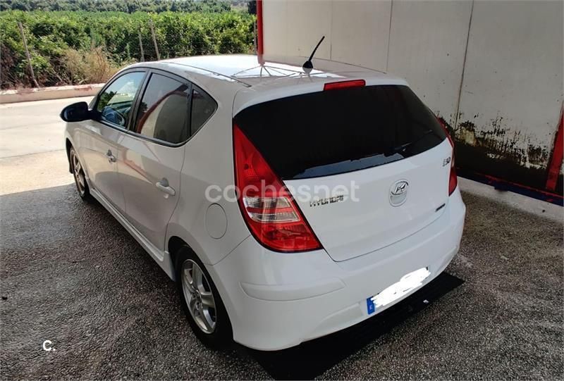 Blanco Usado 2010 Hyundai i30 Comfort Berlina | 6500 € (Precio justo) - Imagen 1/3