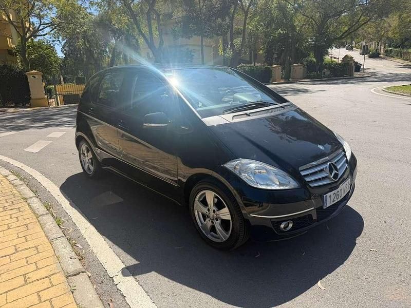 Usado Mercedes A180 Avantgarde 109 CV (80 kW) 2010 Negro Utilitario