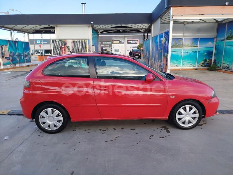 Usado Seat Ibiza Sport 100 CV (73 kW) 2007 Rojo Berlina