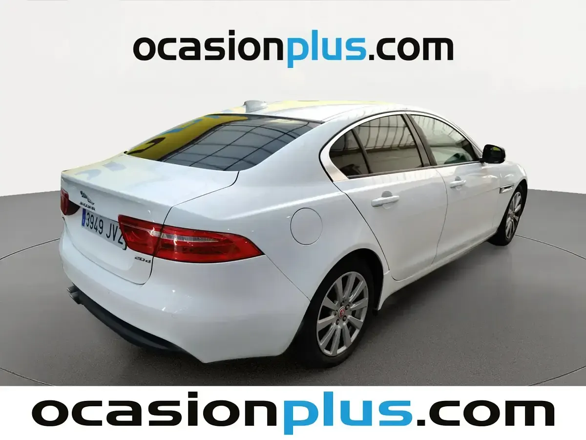 Usado Jaguar XE Pure 180 CV (132 kW) 2016 Blanco Berlina