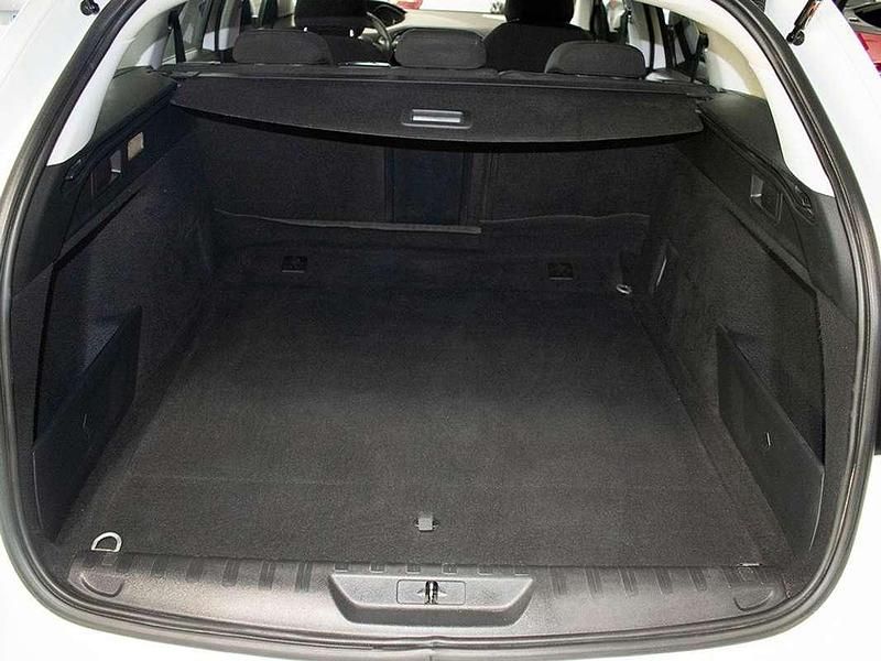 Usado Peugeot 308 SW Style 131 CV (96 kW) 2019 Blanco Familiar