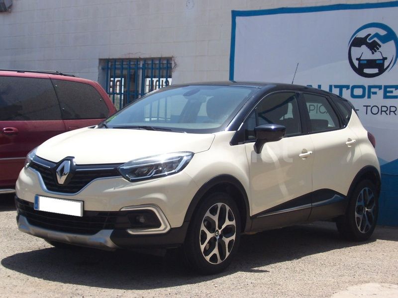 Usado Renault Captur Zen 120 CV (88 kW) 2017 Beige SUV