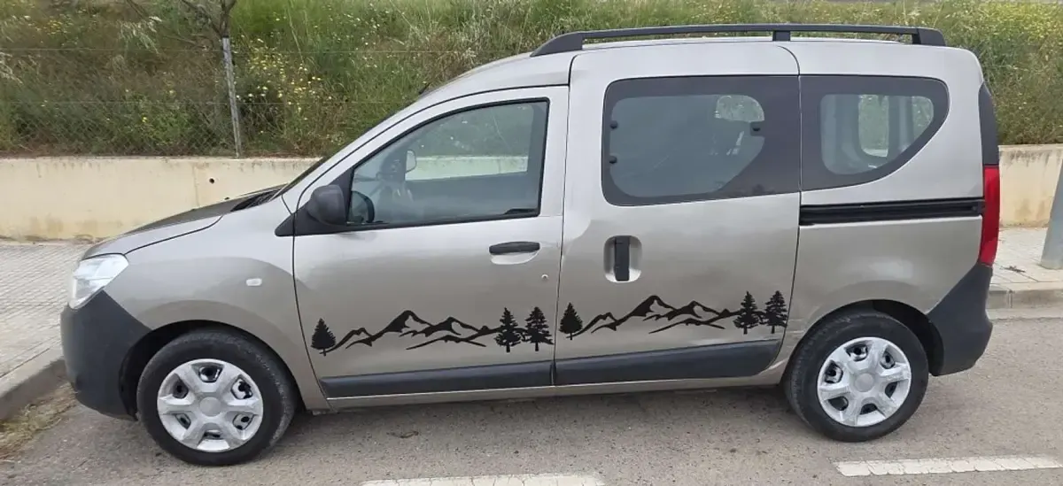 Usado Dacia Dokker Ambiance 90 CV (66 kW) 2015 Marrón Monovolumen