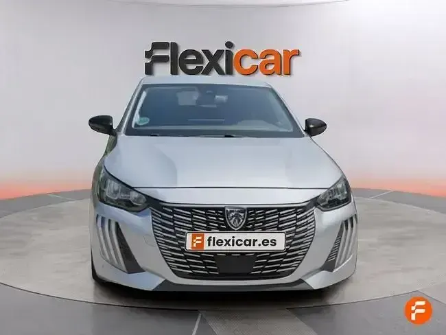 Usado Peugeot 208 Allure 100 CV (73 kW) 2025 Gris Utilitario