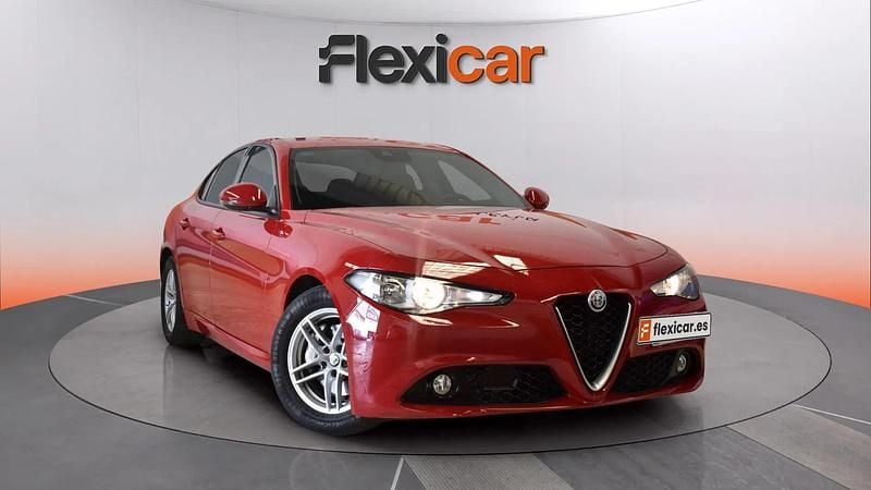 Usado Alfa Romeo Giulia 136 CV (100 kW) 2017 Rojo Berlina
