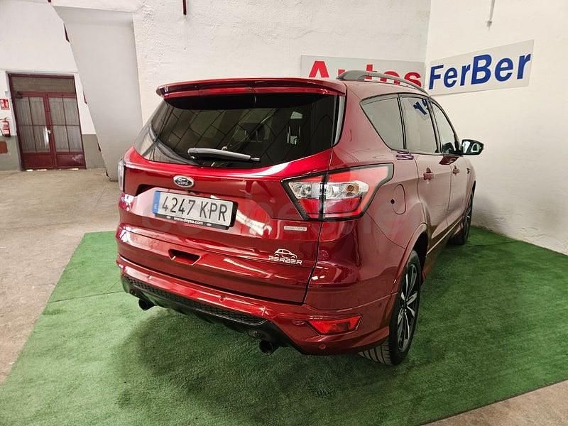 Usado Ford Kuga ST-Line 150 CV (110 kW) 2018 Granate SUV