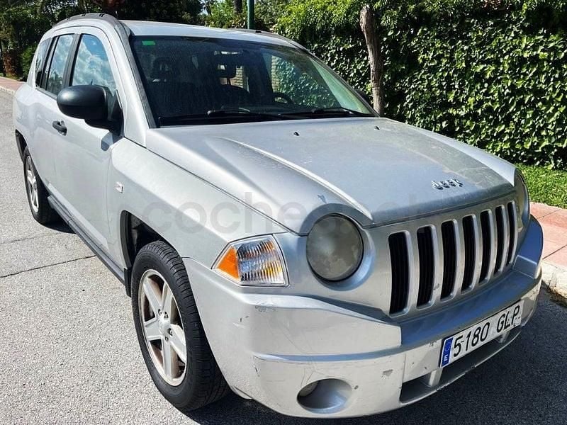 Usado Jeep Compass Sport 140 CV (102 kW) 2009 Gris / plata SUV