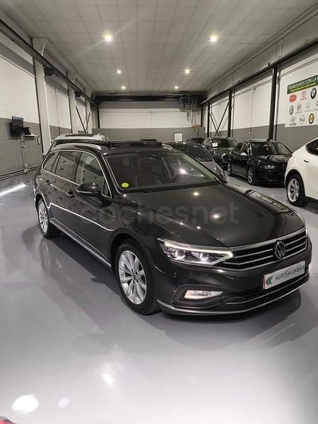 Usado VW Passat Executive 122 CV (89 kW) 2021 Gris / plata Familiar