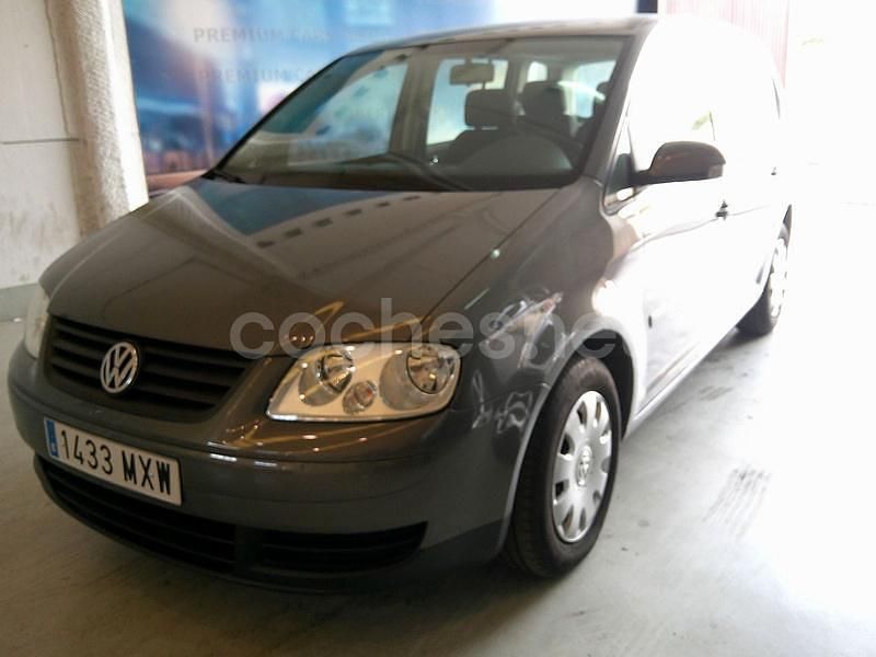Gris / plata Usado 2006 VW Touran Edition Monovolumen | 3890 € (Buen precio) - Imagen 1/4