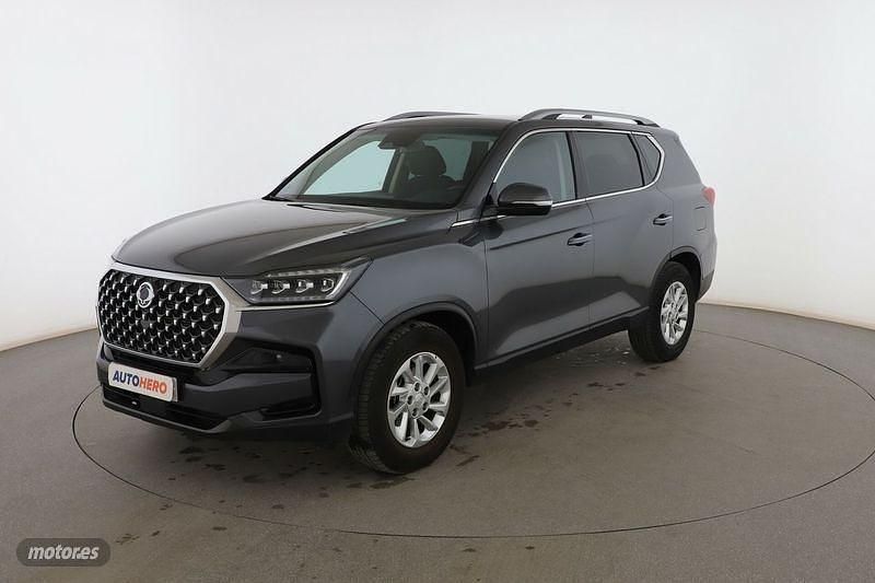 Gris Usado 2022 Ssangyong (KGM) Rexton Limited SUV | 28.499 € - Imagen 1/3