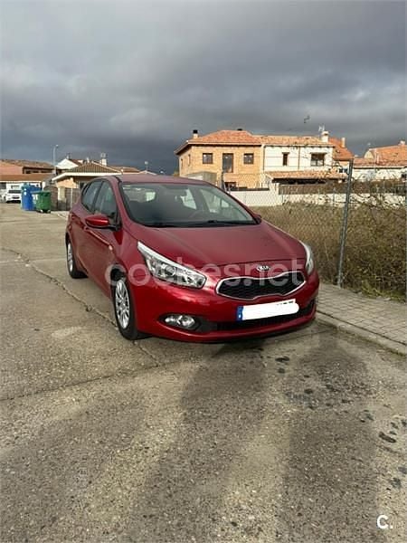 Usado Kia Ceed GT 90 CV (66 kW) 2013 Rojo Berlina